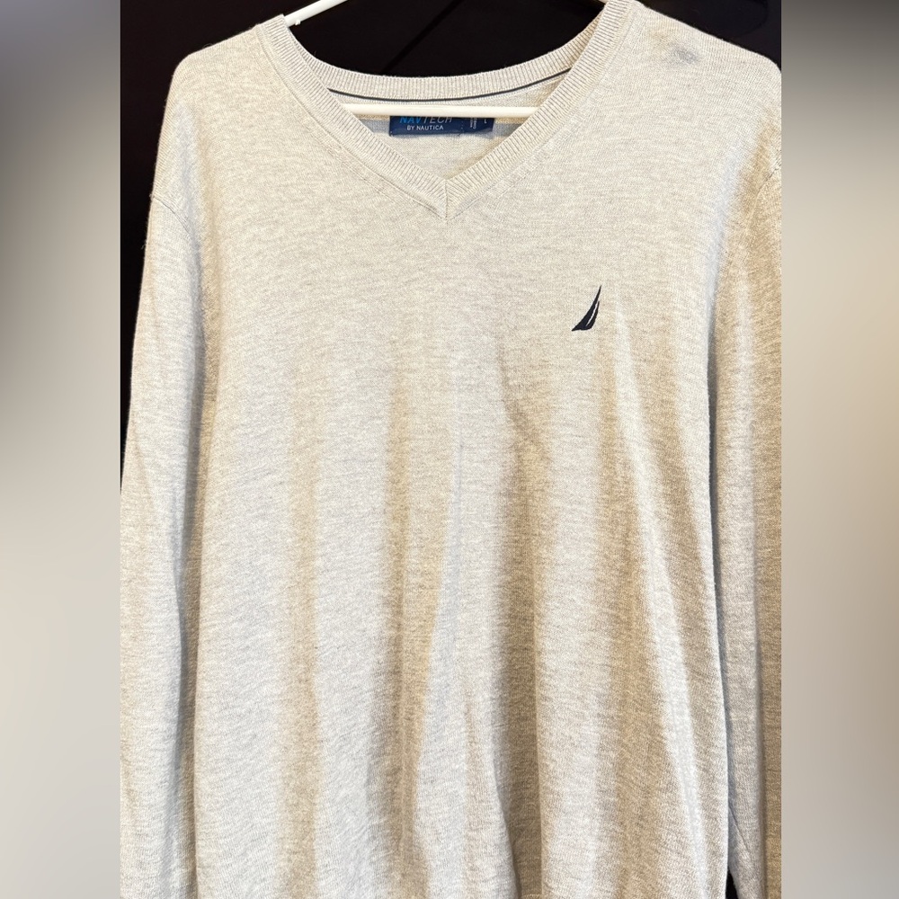 Nautica Men's Light Gray V-Neck Sweater